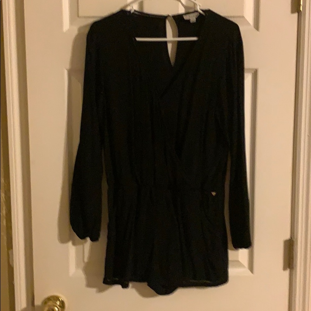 🖤Black long sleeve Guess romper in M🖤
